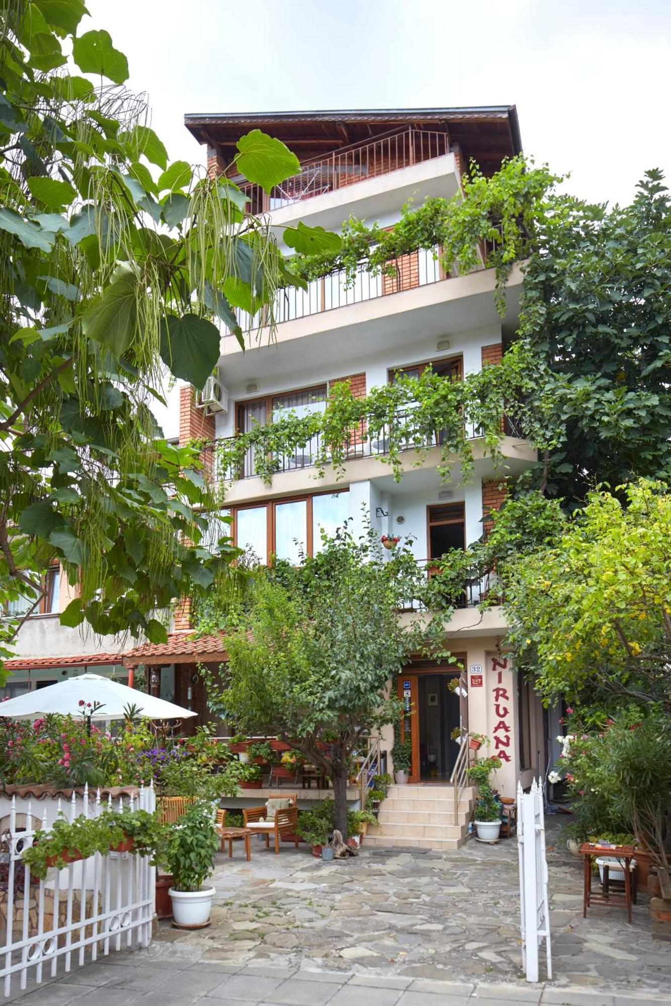 Nirvana Guest House Nesebar Buitenkant foto
