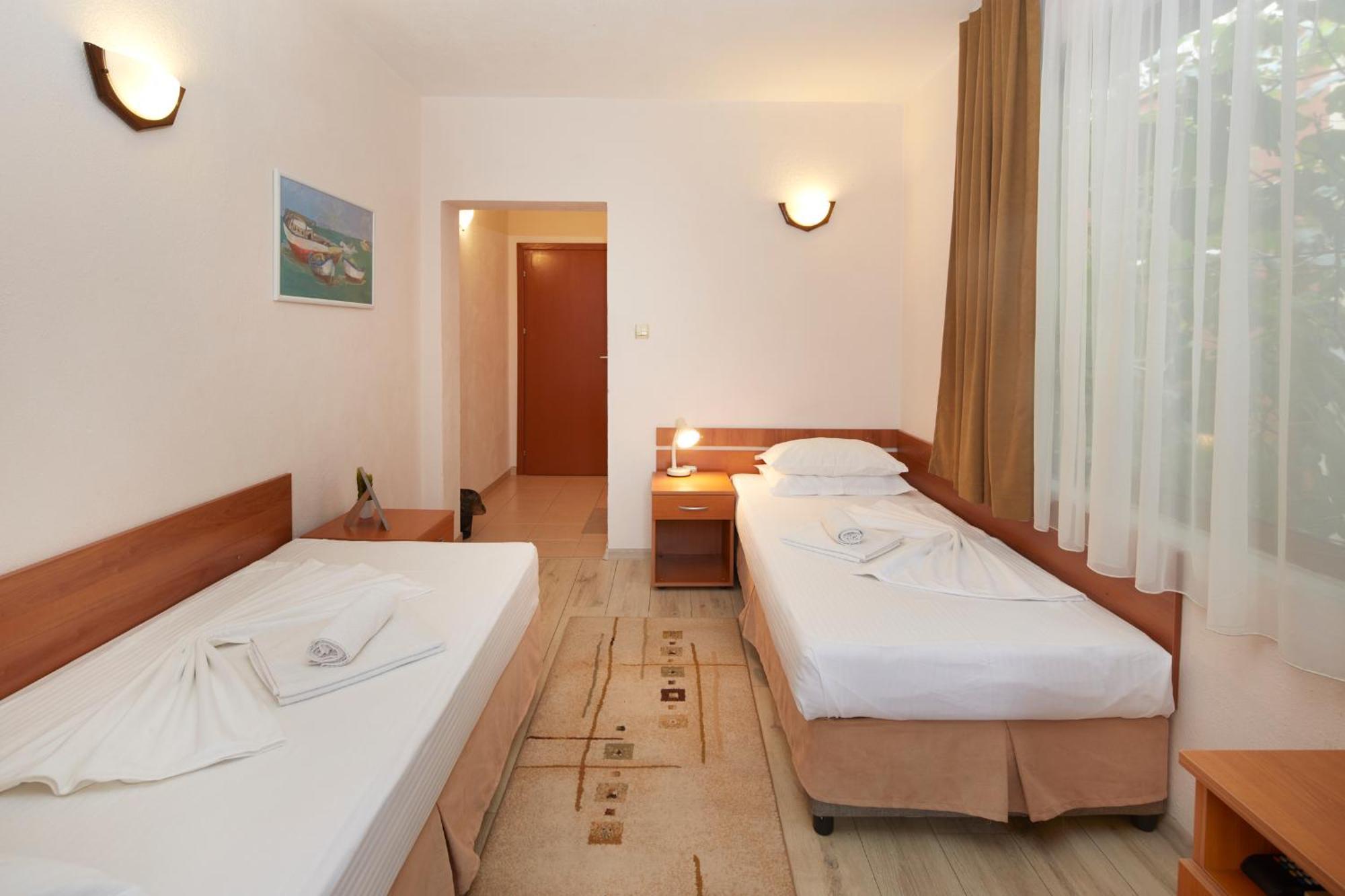 Nirvana Guest House Nesebar Buitenkant foto